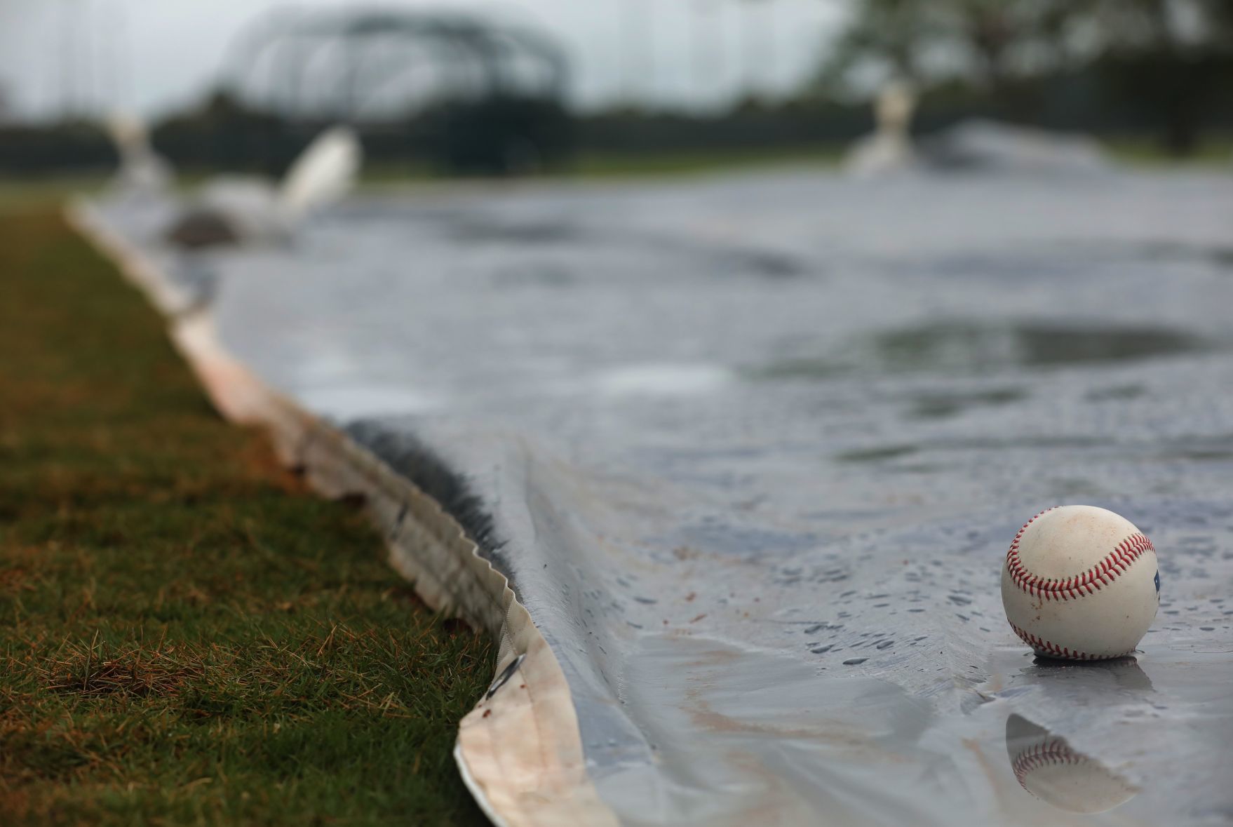 Rain shows during Saturday workout at Spring Training